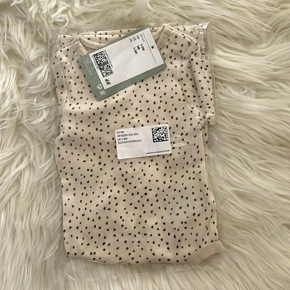 Long sleeve polka dot onesie with hat size newborn